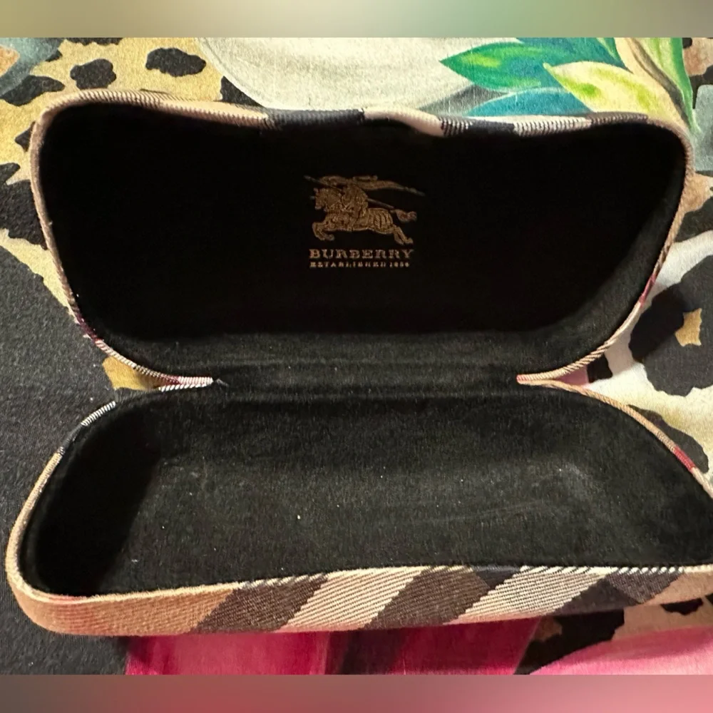 Burberry polarized women’s sunglasses - Picture 8 of 10